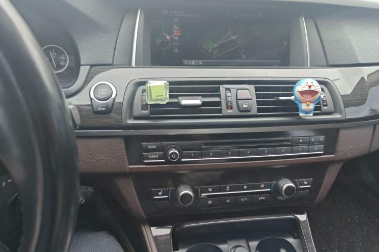 Used BMW 5 Series 2014 525Li Luxury Design Package Audio And AC Panel