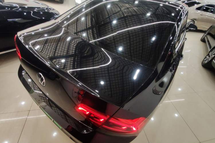 Used Volkswagen Magotan GTE Plug-in Hybrid 2022 GTE Luxury Model Rear Right 45 Deg