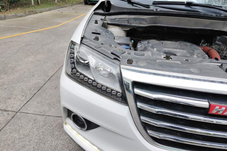 Used Haval H2 2014 1.5T Manual Two-Wheel Drive Elite Edition Right Front Headlight
