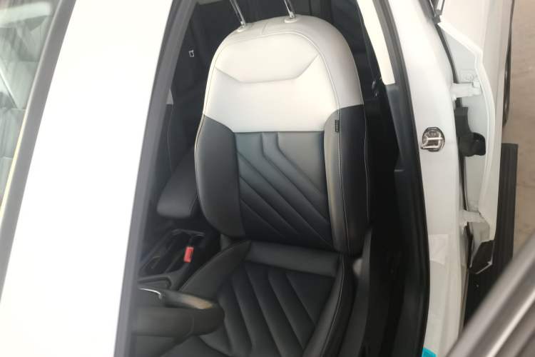 Used Volkswagen Tharu 2023 300TSI Two-Wheel-Drive Full Moon Edition
