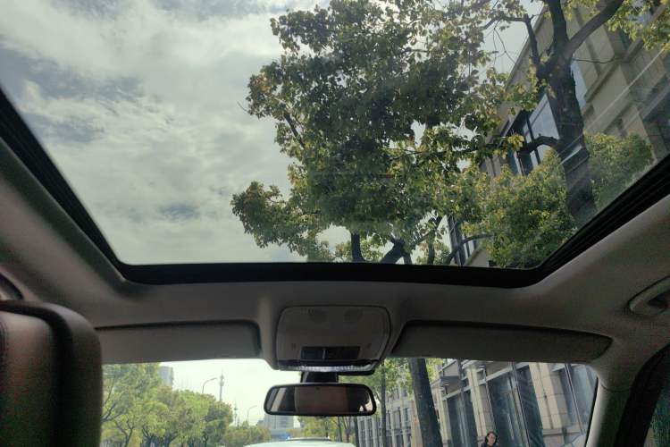 Used BMW X5 2011 xDrive35i Leading Model Headliner