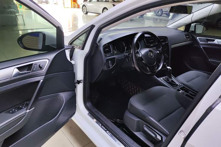 Used Volkswagen Golf 2018 230TSI Automatic Comfort Model
