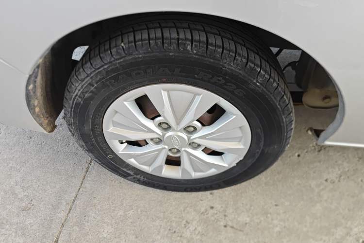 Used JAC Refine M3 2019 PLUS Maker Edition 1.8L Luxury Smart Model with 9 Seats Right Rear Wheel Hub