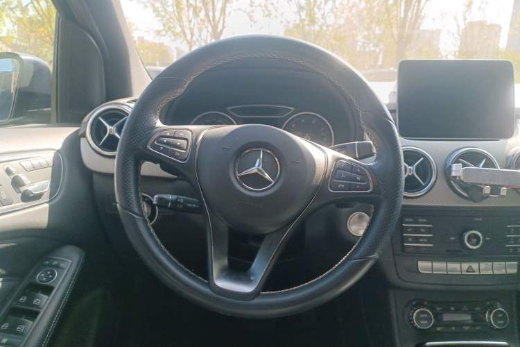 Used Mercedes-Benz B-Class 2018 B 200 Fashion Model Steering Wheel