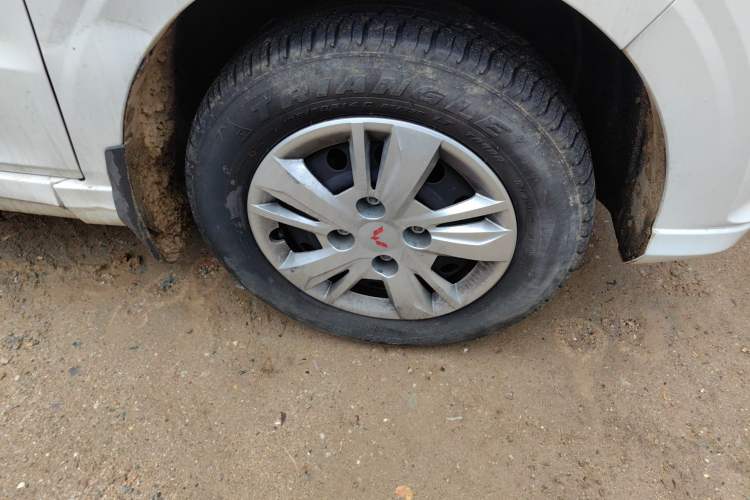 Used Wuling Hongguang 2021 1.5L Revised S Base Version Hydraulic Power Steering LAR Right Front Wheel Hub