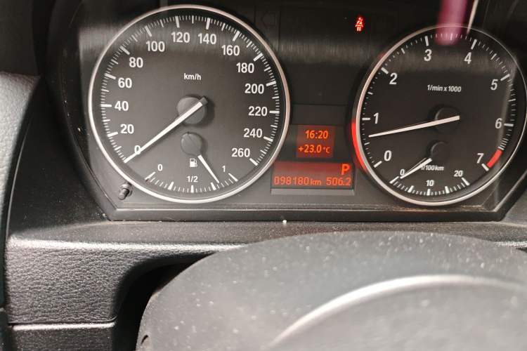 Used BMW X1 2015 sDrive18i Fashion Upgrade Edition Odometer Close Up