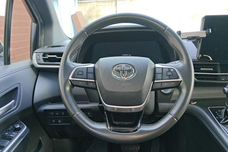 Used Toyota Sienna 2021 2.5L Hybrid Premium Edition