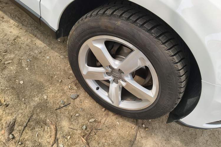 Used Audi Q5 2013 40 TFSI Comfort Edition Right Front Wheel Hub