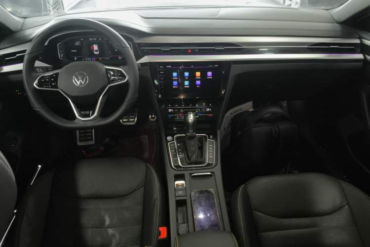 Used Volkswagen FAW-Volkswagen CC 2021 380TSI Striking Edition Center Console