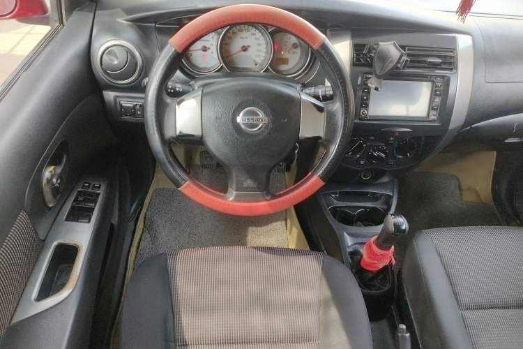 Used Nissan Livina 2010 Jingrui Edition 1.6L Manual Standard Model Steering Wheel