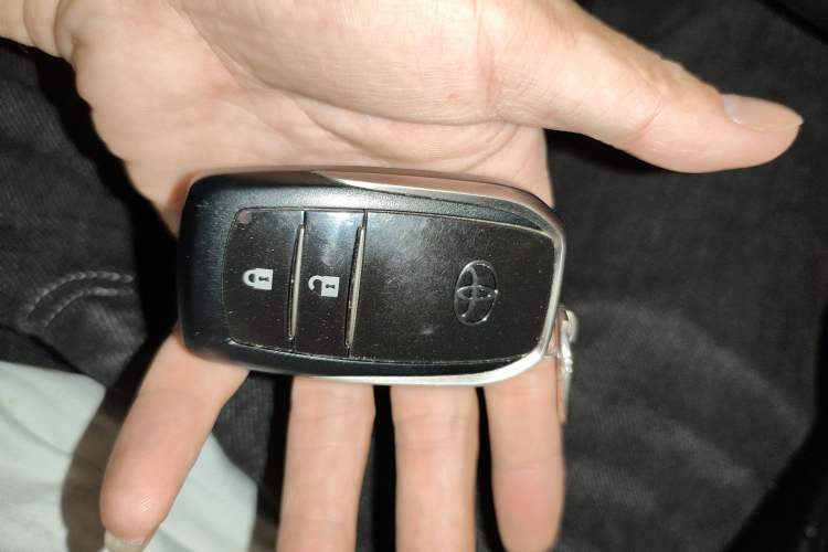 Used Toyota Highlander 2018 2.0T Four-Wheel Drive Knight Edition 7 Seats China VI Standard
