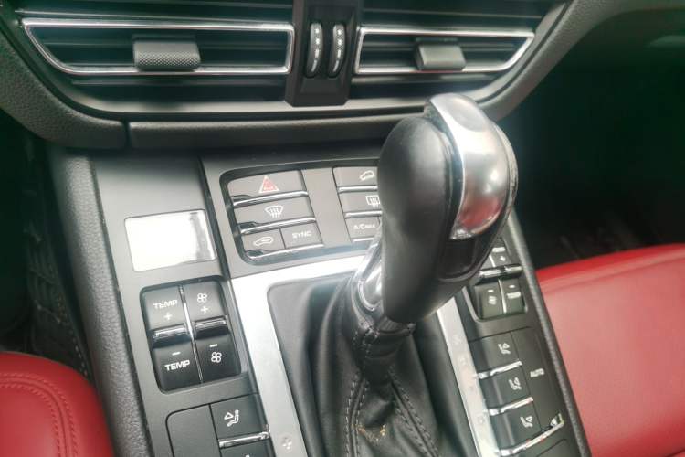 Used Porsche Macan 2018 Macan 2.0T Gear Lever