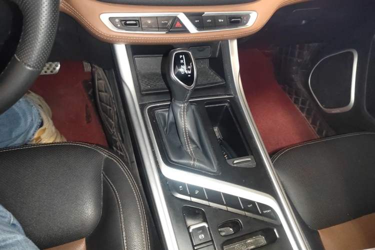 Used Geely Auto Vision X6 2019 1.4T CVT 4G Connected Luxury Version China VI Standard
