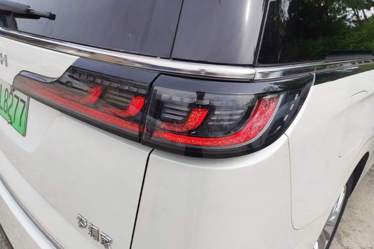 Used VOYAH Dream 2022 Zero-Carbon Edition Plus Intelligent Driving & Range Package—605 km

