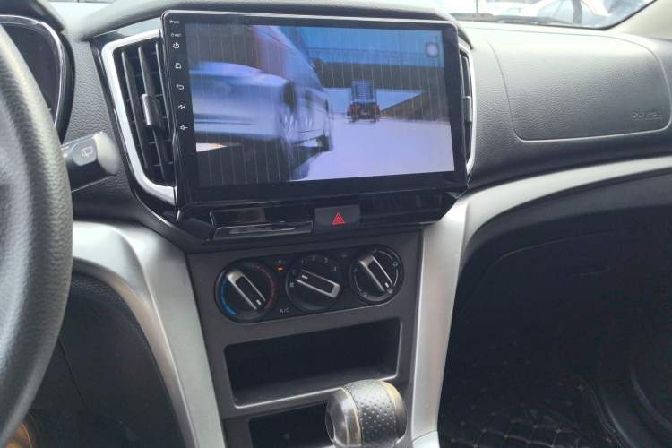 Used Venucia T70 2015 2.0L CVT Smart Choice Edition
