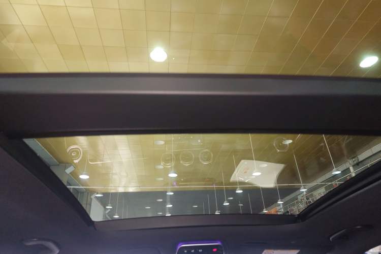 Used Mercedes-Benz GLC 2025 Refreshed GLC 300 L 4MATIC Dynamic Version 7-Seater Headliner