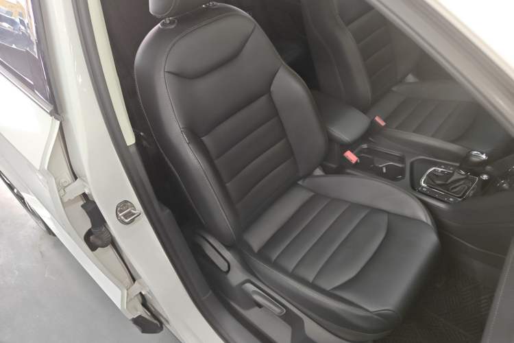 Used Volkswagen Tharu 2019 330TSI Four-Wheel Drive Luxury Edition China VI Standard
