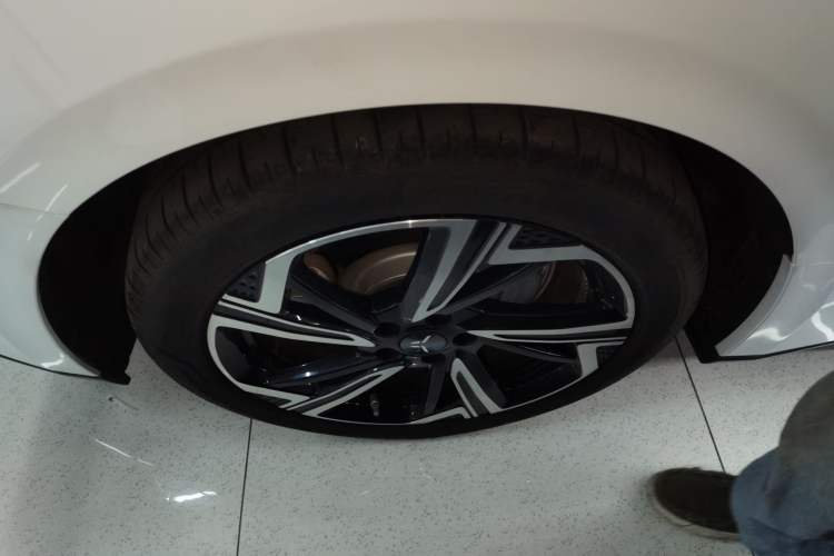 Used Hongqi EH7 2024 640 Pro+ All-Wheel Drive Right Rear Wheel Hub