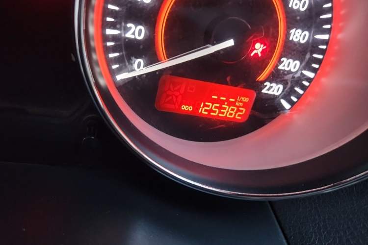 Used Bestune B50 2013 1.6L Manual Prestige Edition Odometer Close Up