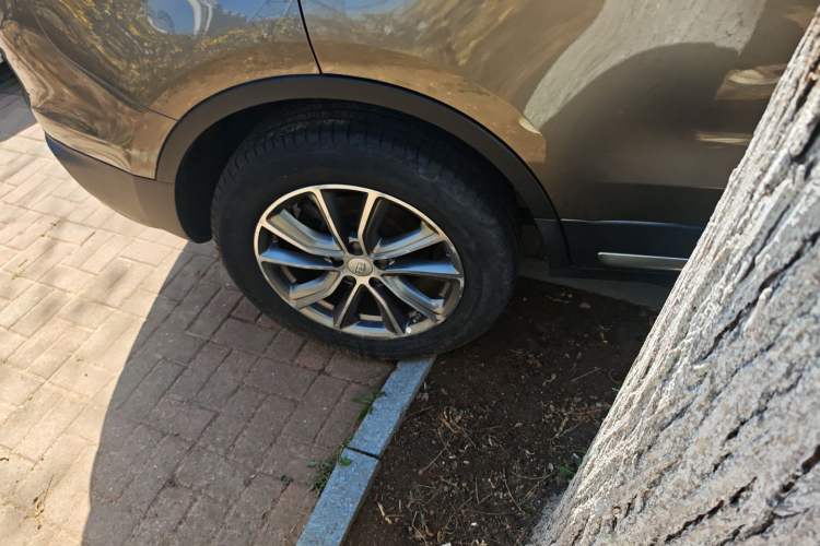 Used Geely Auto Emgrand X7 Sport 2018 1.8TD Automatic Two-Wheel Drive Zhiya Model Exterior 5