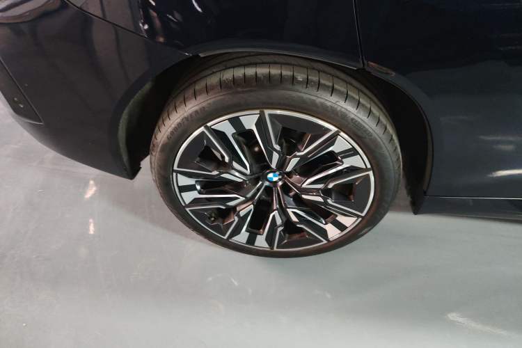 Used BMW X3 2025 xDrive30L Luxury Edition M Sport Package Right Rear Wheel Hub