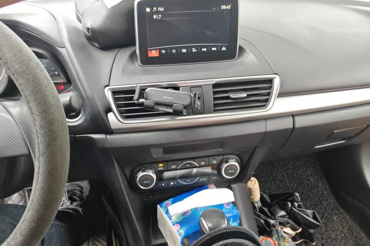 Used Mazda 3 Axela 2016 Sedan 1.5L Automatic Luxury Model