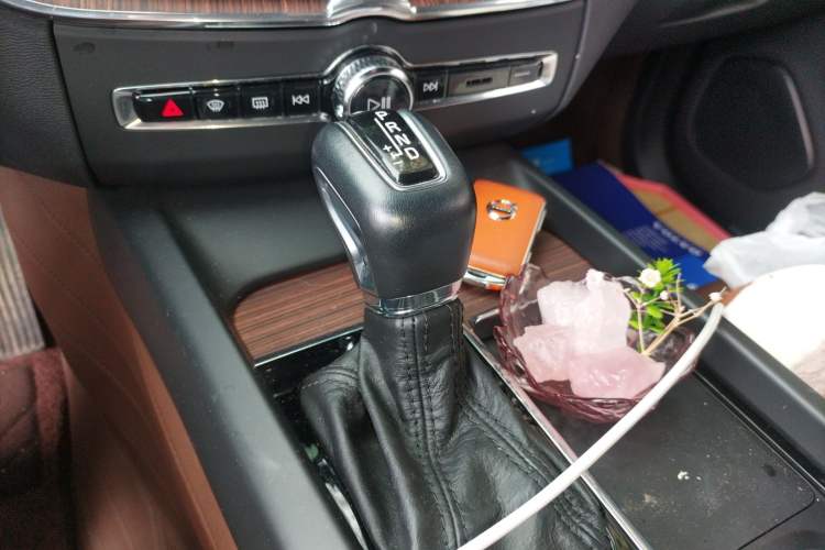 Used Volvo XC60 2021 T5 4x4 Zhiya Luxury Edition Gear Lever