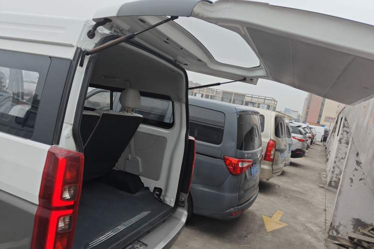 Used Jinbei New Hiace S 2021 1.5L Business-Class Central Air-Conditioned Coach China VI Standard SWC15M Trunk