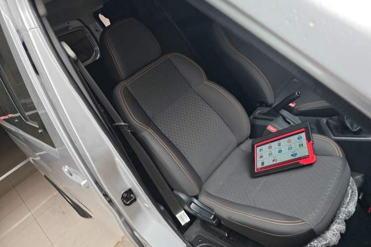 Used CHANGAN KAICHENG Ruixing M60 2023 1.5L GDI Base Version (Rear-Opening Door Edition) Right Front Seat