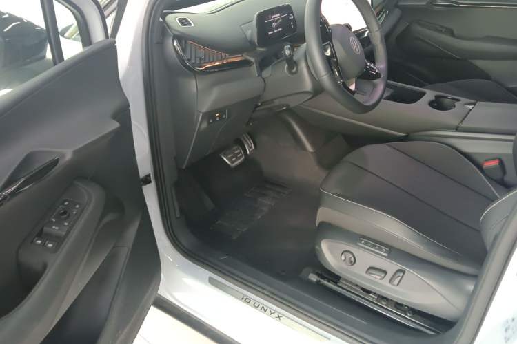 Used Volkswagen ID.UNYX 2024 Pro Long-Range Version