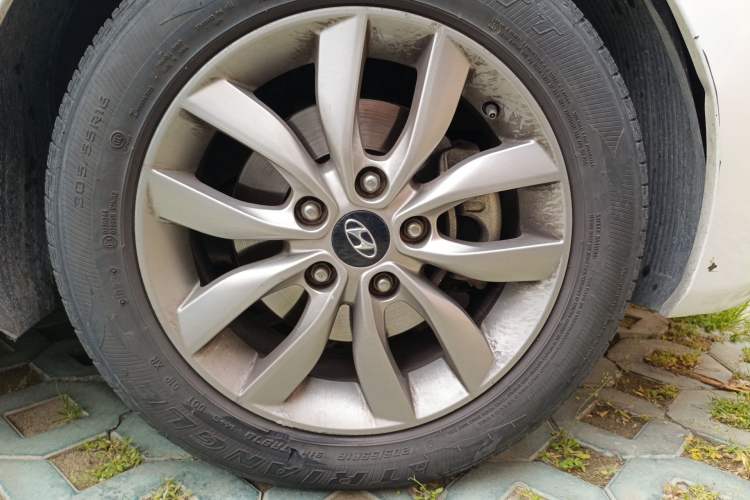 Used Hyundai Elantra (5th Generation / Langdong) 2015 1.6L Manual Leading Model Right Front Wheel Hub