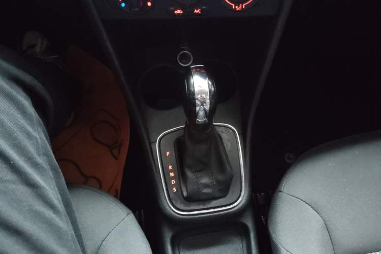 Used Volkswagen Polo 2016 1.4L Automatic Trendy Model Gear Lever