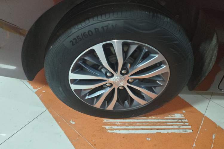 Used Buick GL8 2022 ES Landtrek 653T Luxury Edition Exterior 5