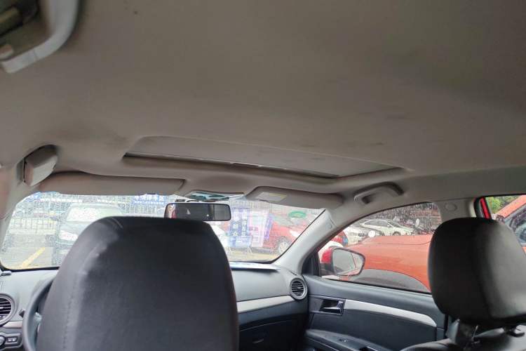 Used Roewe 350 2015 1.5L Automatic Luxury Sunroof Edition