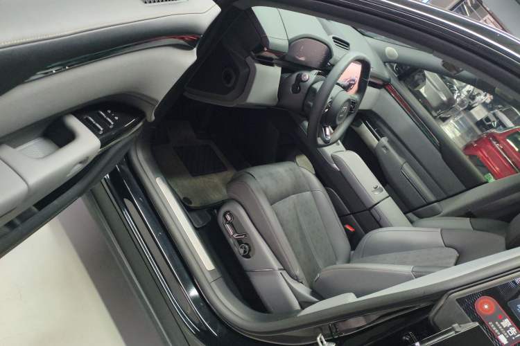 Used Zeekr 7X 2025 100 kWh Long-Range Rear-Wheel Drive with Intelligent Driving Features