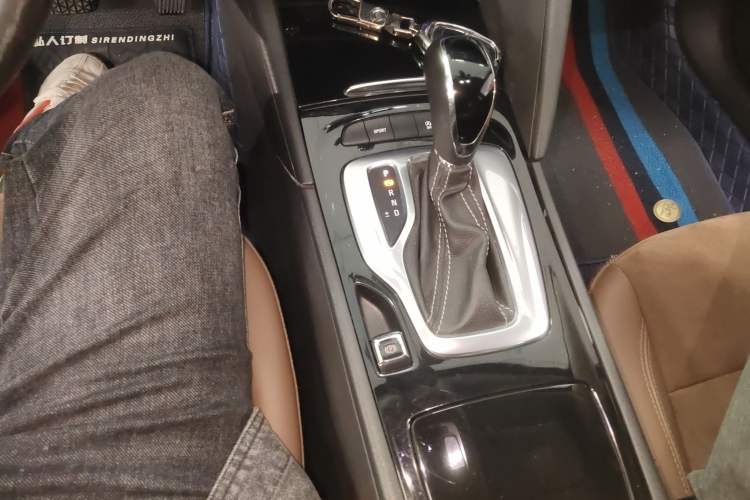 Used Buick Regal 2019 20T Elite Version China VI Standard Gear Lever