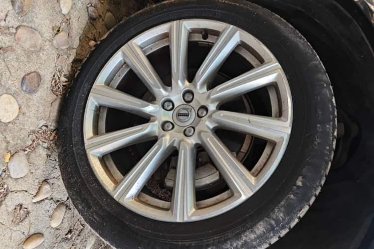 Used Volvo XC90 2019 T6 Zhiyi Edition 7-Seater China V Emission Standard Right Front Wheel Hub