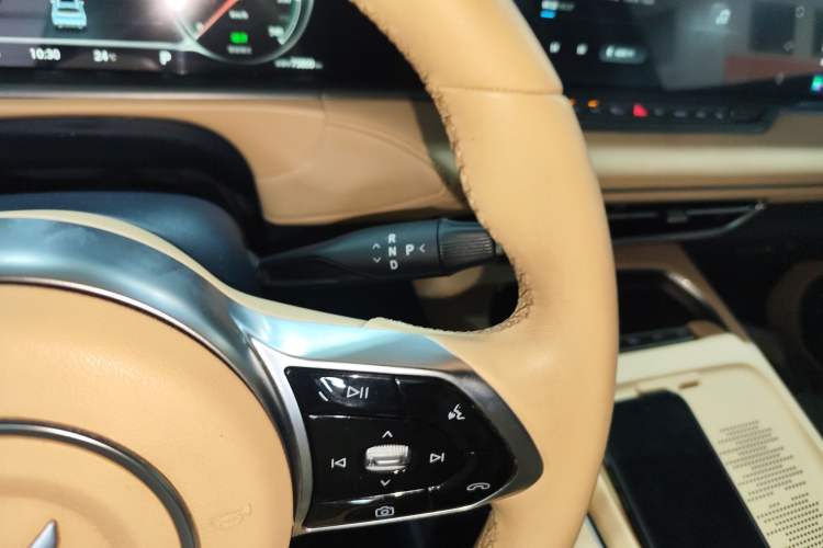 Used VOYAH FREE 2023 Four-Wheel Drive Extended-Range Model with Ultra-Long Range
