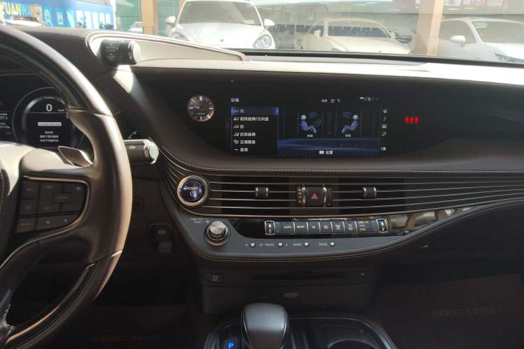 Used Lexus LS 2020 500h Luxury Edition China VI Standard
