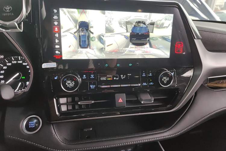 Used Toyota Highlander 2022 380T 4x4 Luxury Edition 7 Seats Audio And AC Panel