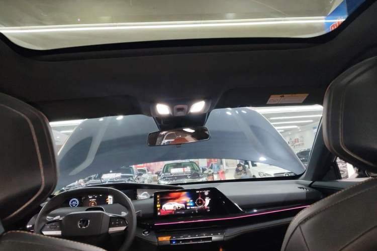 Used Changan UNI-V 2022 1.5T Prestige Version