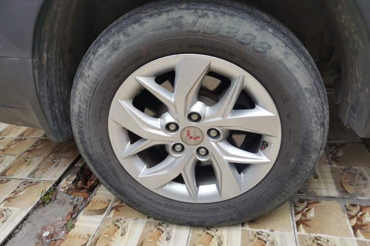 Used Wuling Hongguang S3 2018 1.5L Manual Luxury Model China V Standard Exterior 5