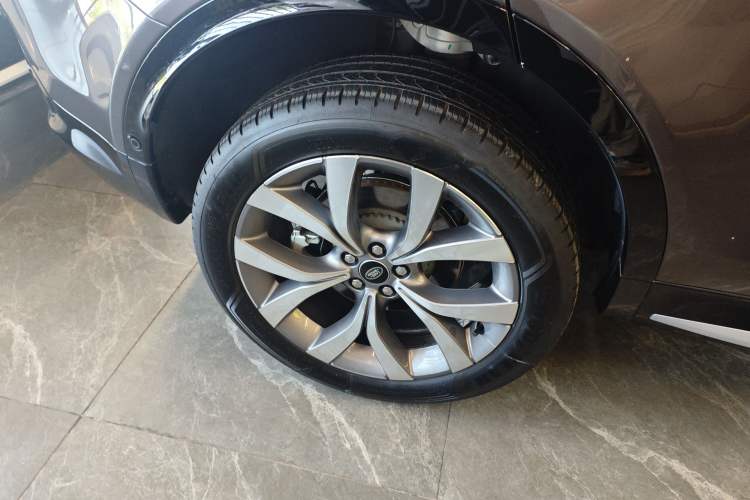 Used Land Rover Discovery Sport 2024 Luxury Custom Edition Right Rear Wheel Hub