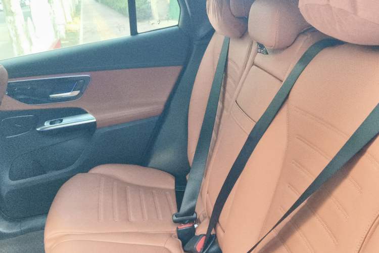 Used Mercedes-Benz GLC 2023 Facelift GLC 260 L 4MATIC Luxury Version 5 Seats Left Rear Seat