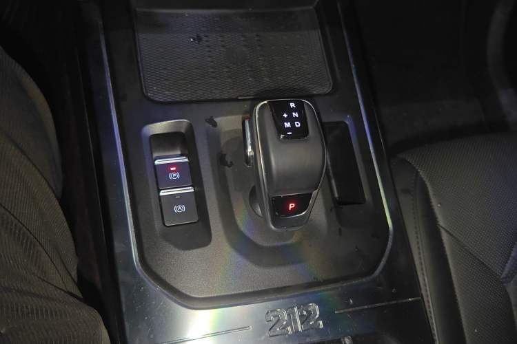 Used 212 T01 2024 2.0T Explorer
