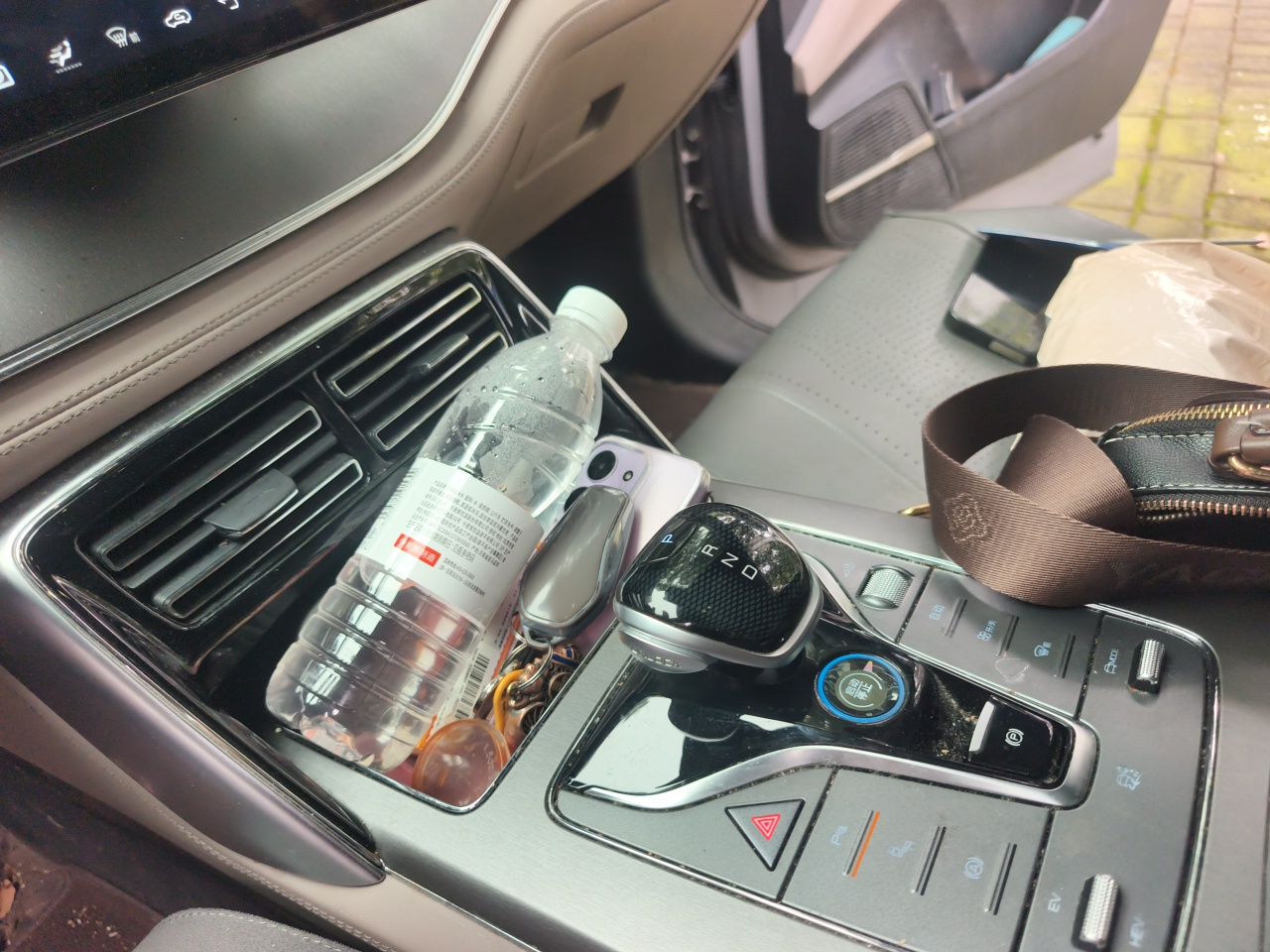 BYD Tang New Energy 2024 DM-i Glory Edition 112KM Flagship Model — снимка 14