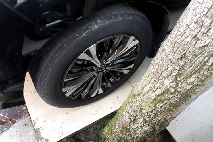 Used Honda UR-V 2020 370TURBO Two-Wheel Drive Luxury Edition Exterior 4