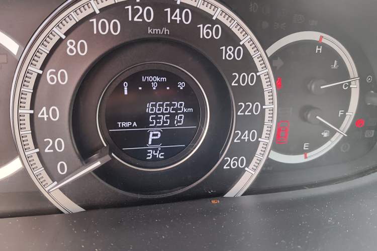 Used Honda Accord 2015 2.0L LX Comfort Edition Odometer Close Up