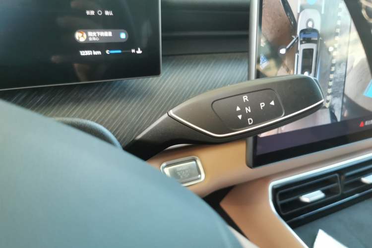 Used Chery Tiggo 8 L 2024 2.0T Two-Wheel-Drive Luxury Version 7 Seats
