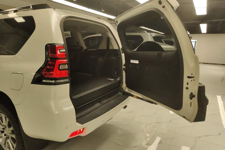 Used Toyota Prado 2018 3.5L Automatic TX-L with Rear-Mounted Spare Tire
